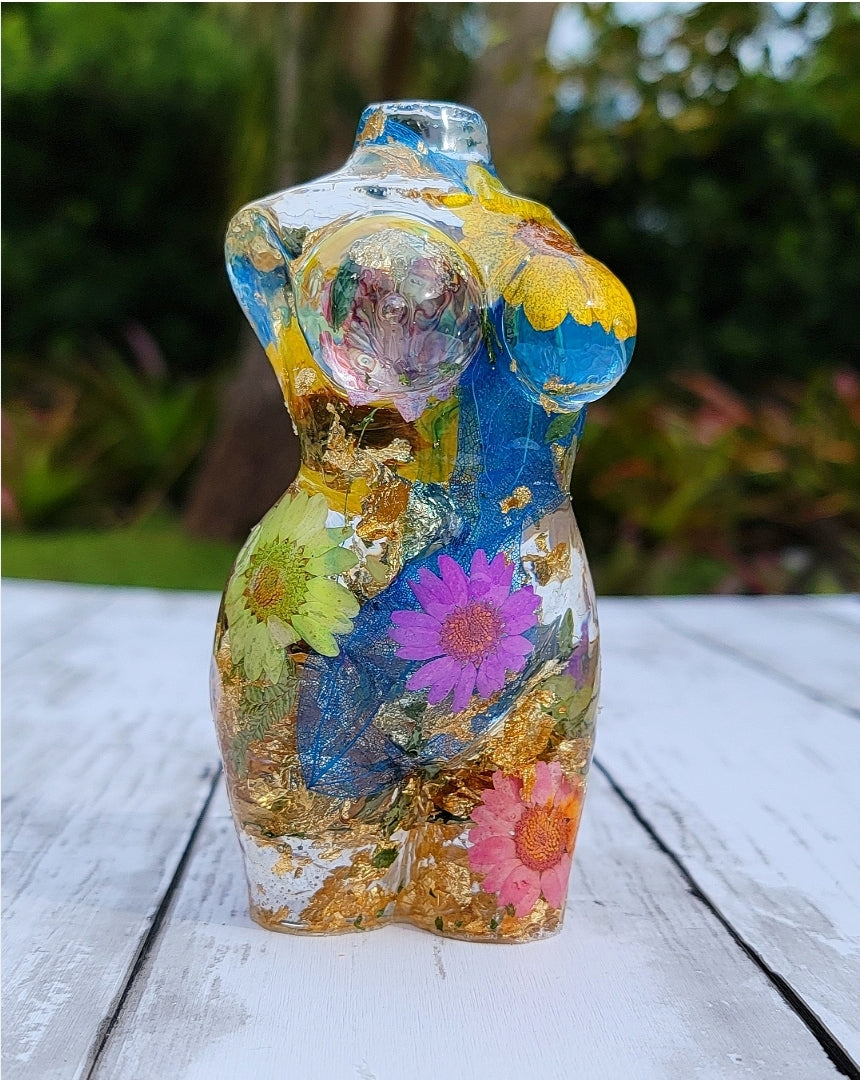 Curvy Goddess Statue 5.5 - Momma Resin