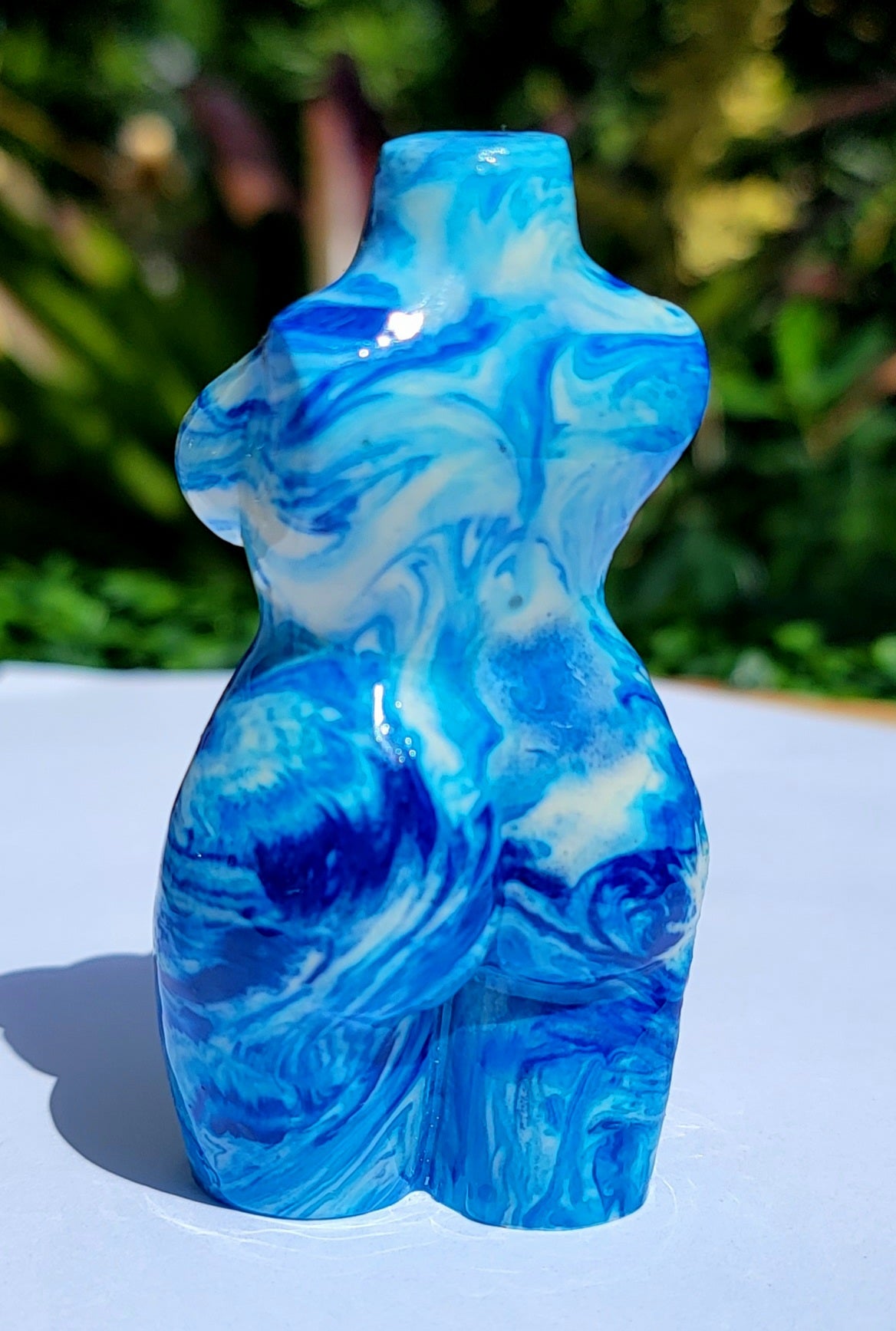 Curvy Statue -Blue Marbled Stone- - Momma Resin