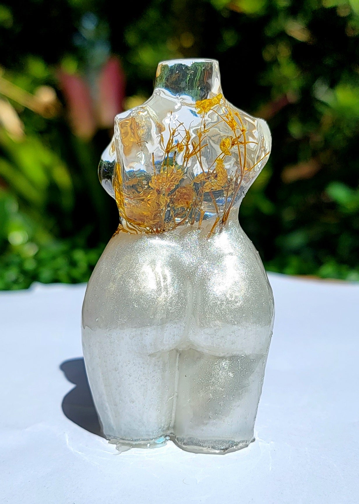 Curvy Statue - Momma Resin