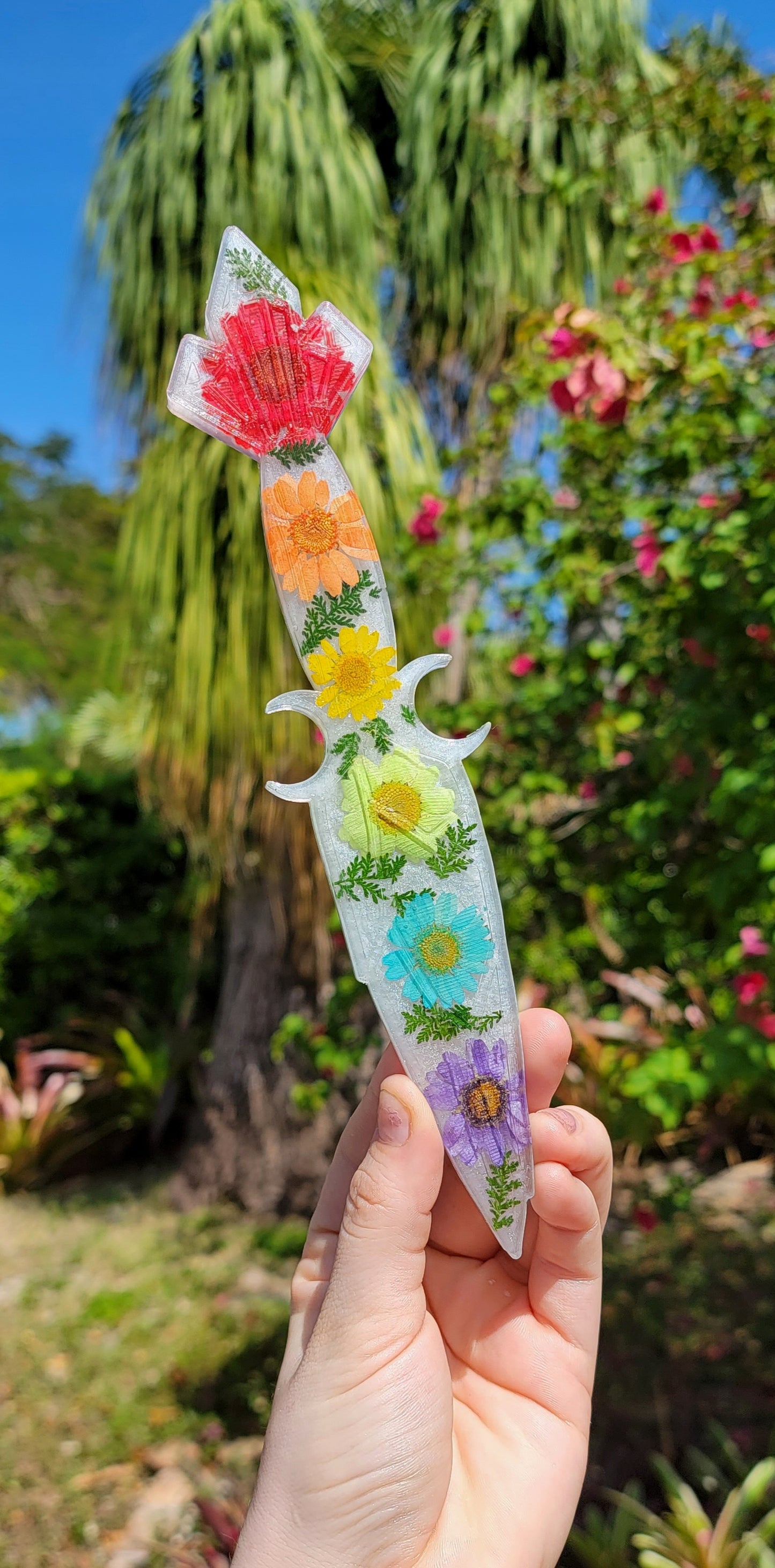 Dagger -Milky Rainbow- - Momma Resin