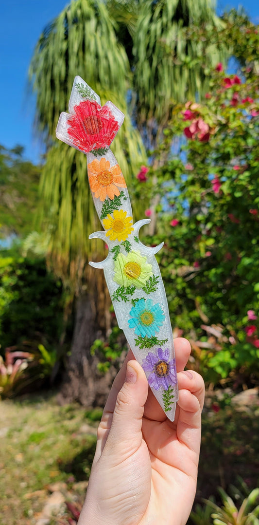 Dagger -Milky Rainbow- - Momma Resin