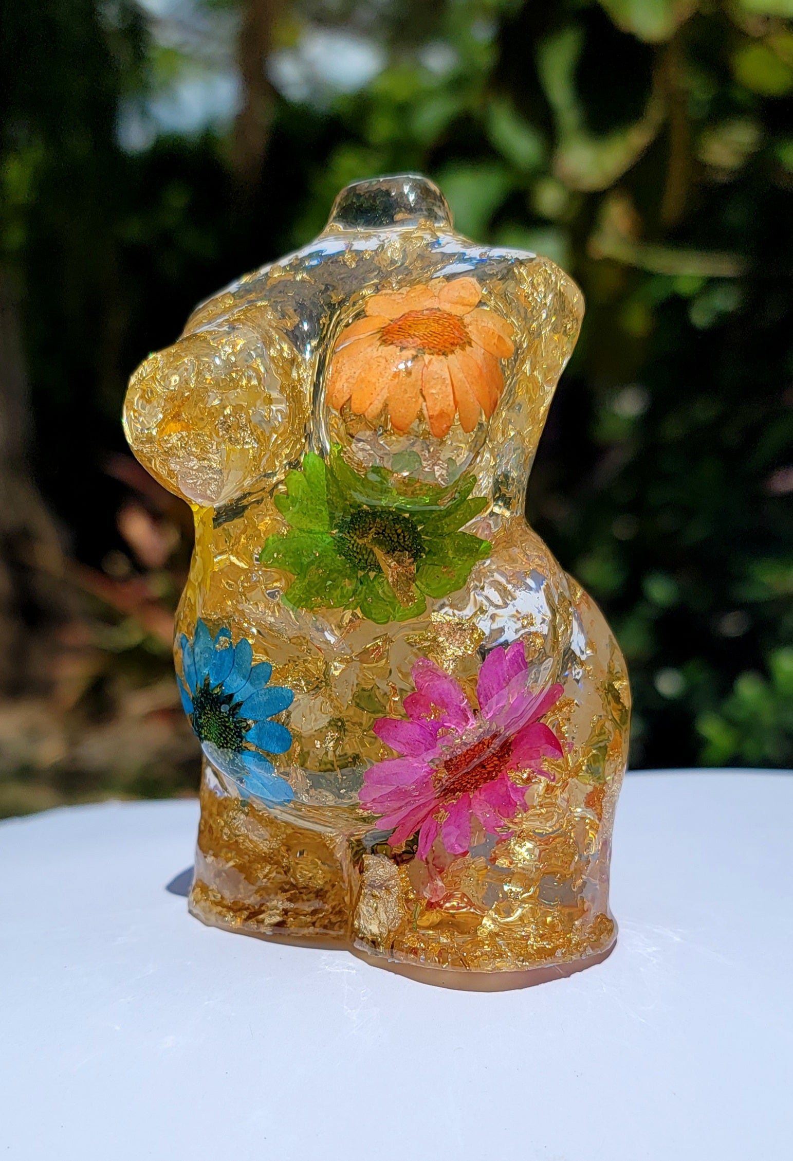 Plus Size Statue -Large- Cheeky Rainbow - Momma Resin