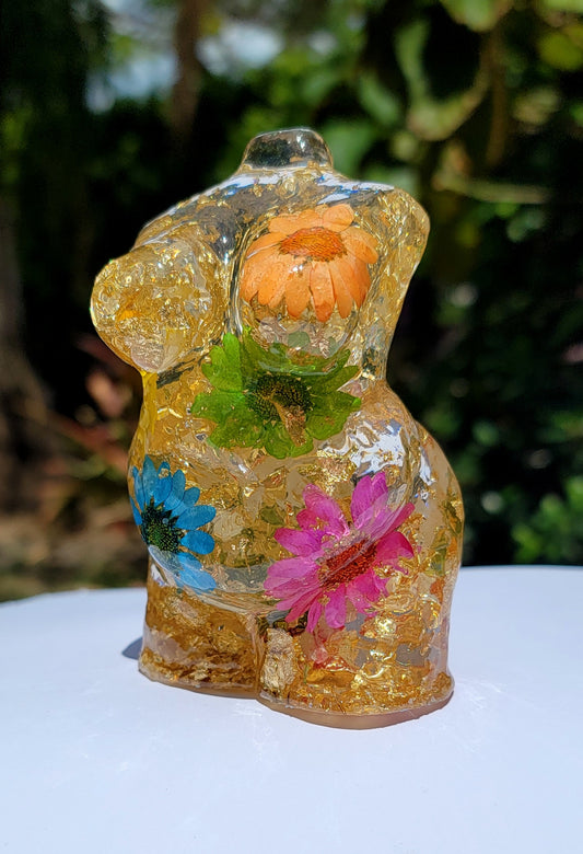 Plus Size Statue -Large- Cheeky Rainbow - Momma Resin