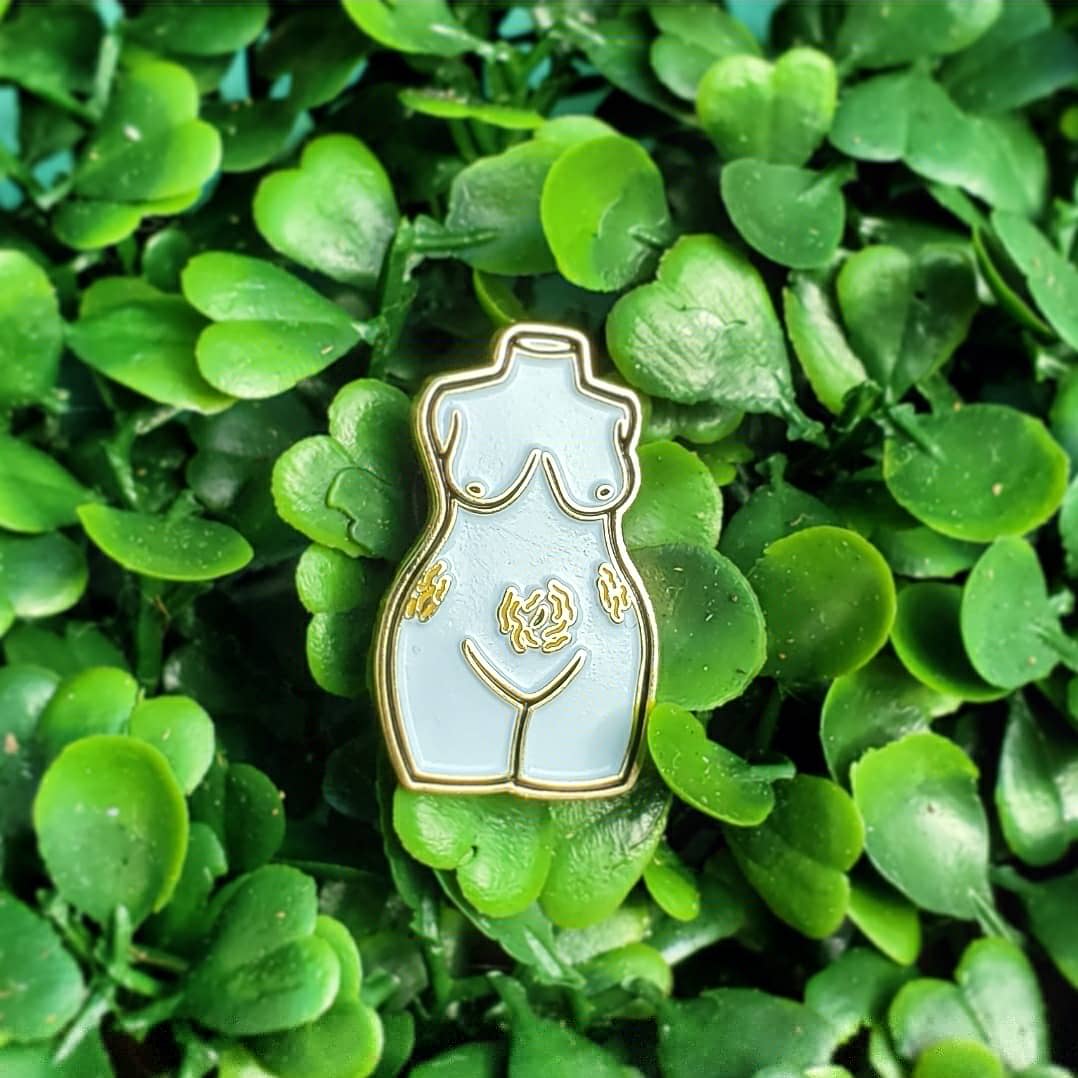 Curvy Stretch Marks Enamel Pin - Momma Resin