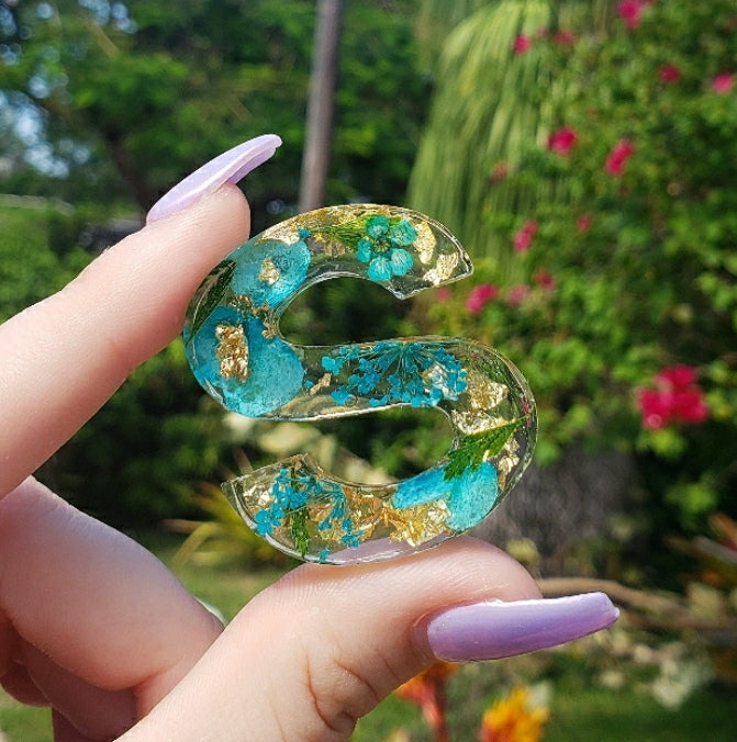 "S" Floral Letter Key chain - Momma Resin