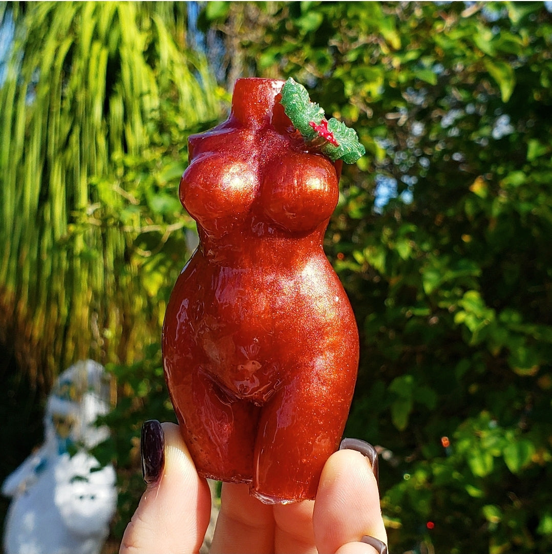 Curvy Statue -Under The Mistletoe- - Momma Resin