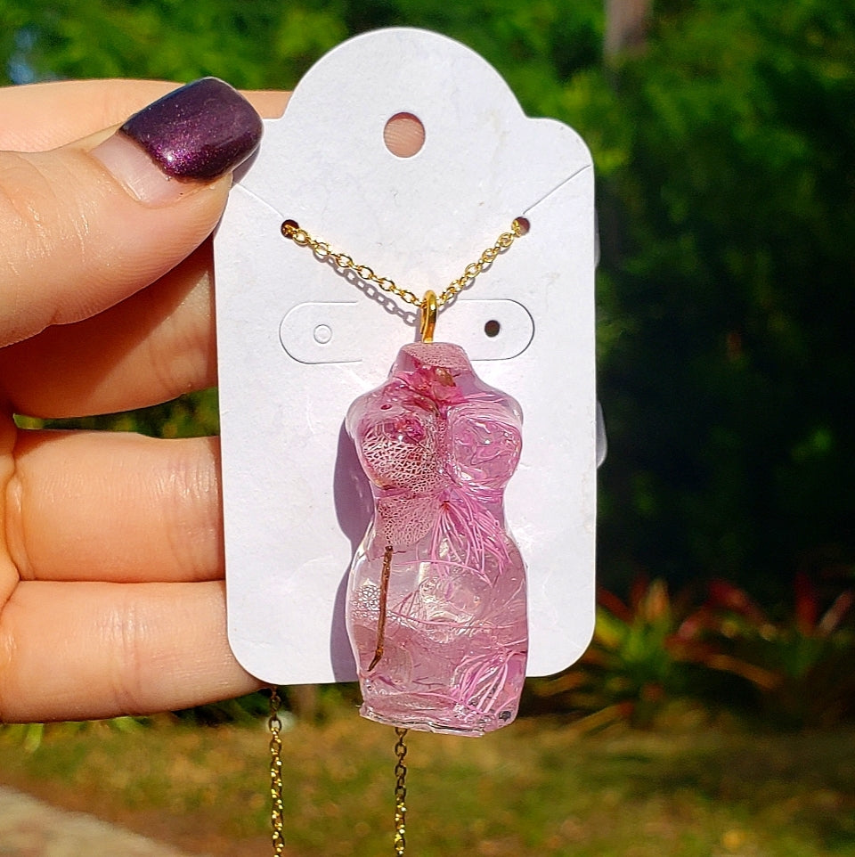 Curvy Body Necklace - Momma Resin