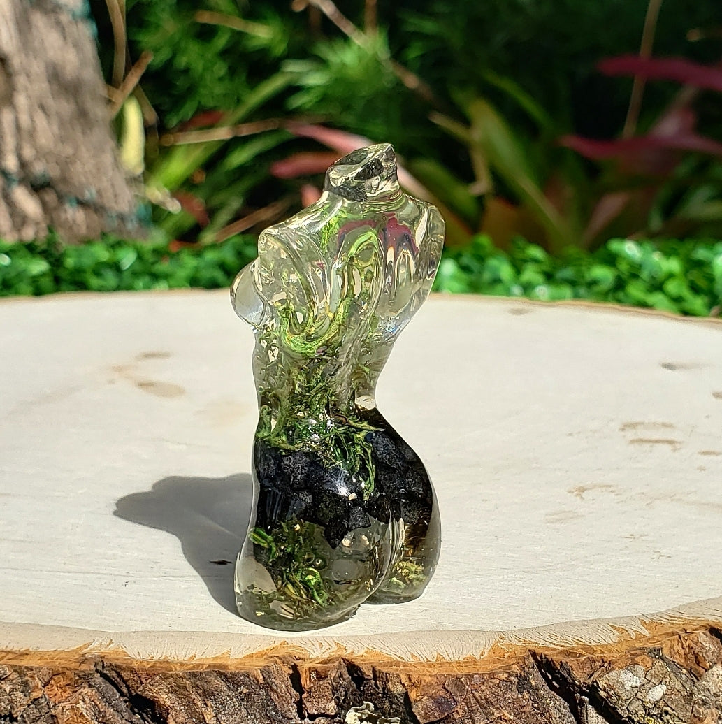 Statue Keychain -Spooky Forest- - Momma Resin