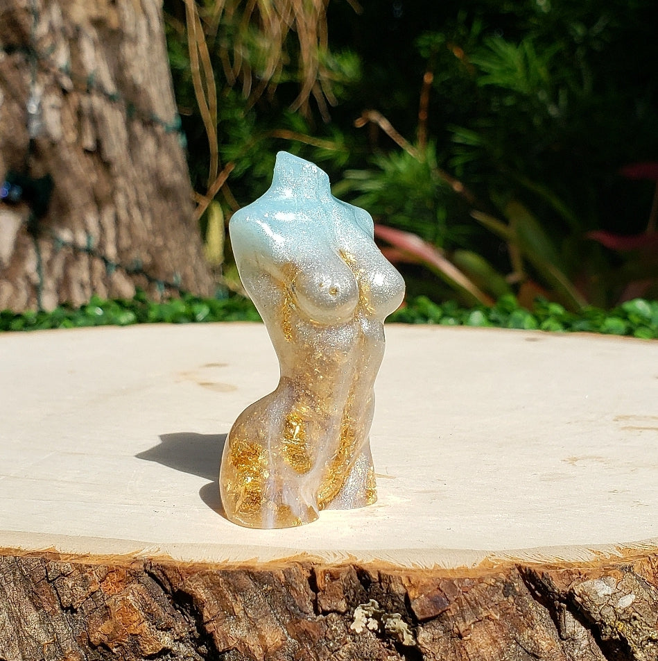 Statue Keychain -Shimmer Drippin- - Momma Resin