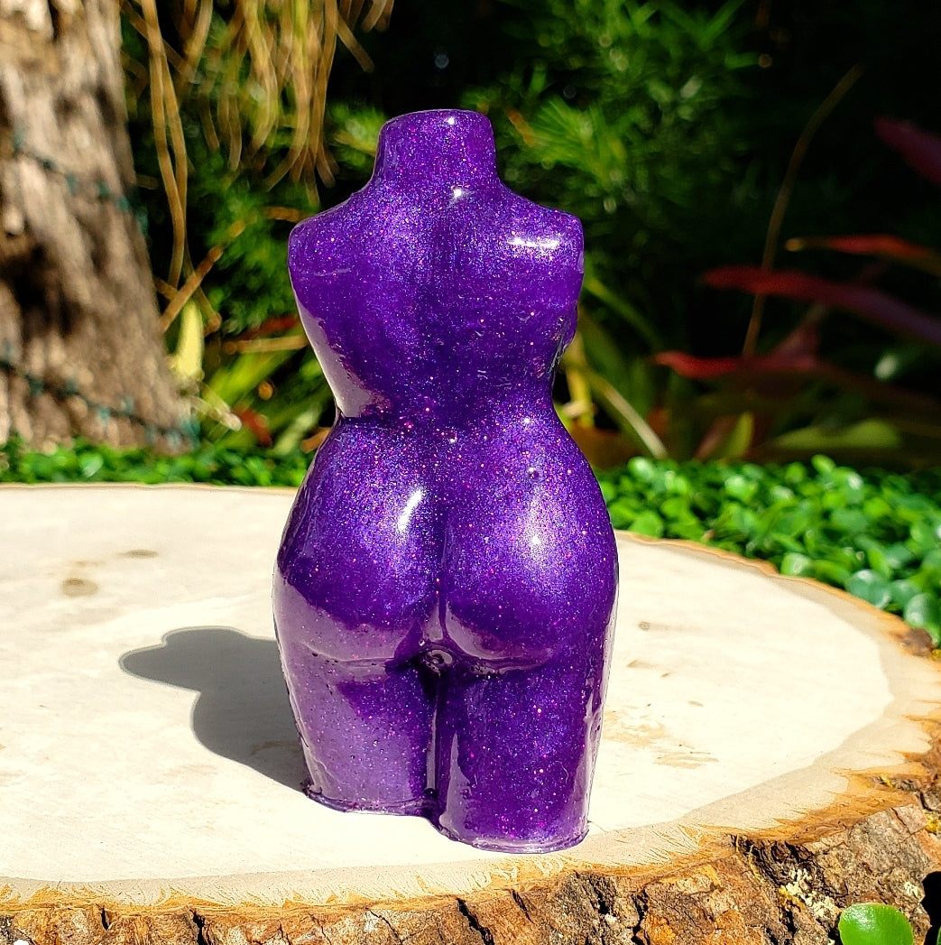 Curvy Statue -Dreaming in Purple- - Momma Resin