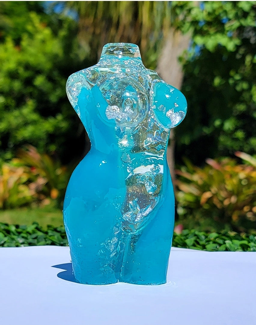 Curvy Statue Large 5.5 in. Blue Dream - Momma Resin