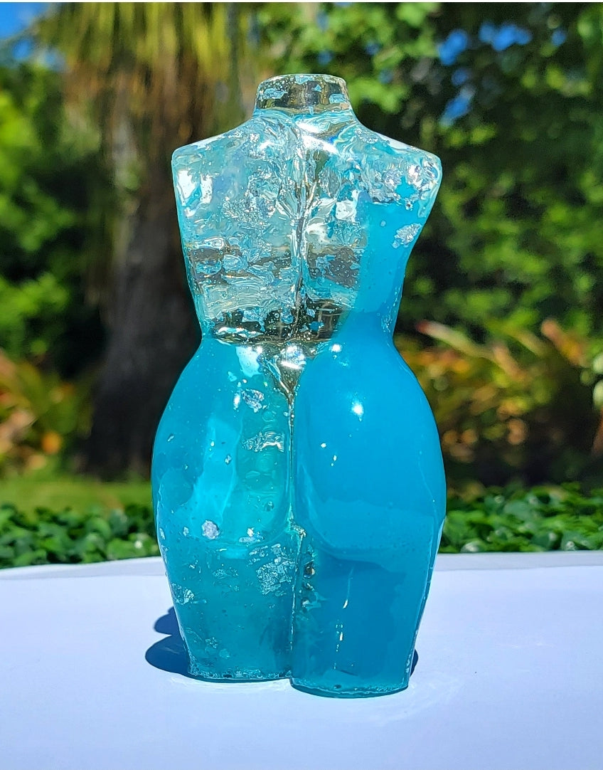 Curvy Statue Large 5.5 in. Blue Dream - Momma Resin