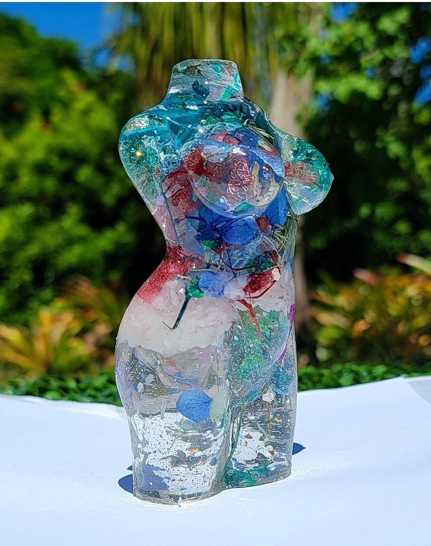 Curvy Statue Large 5.5 in. Mystical Garden - Momma Resin