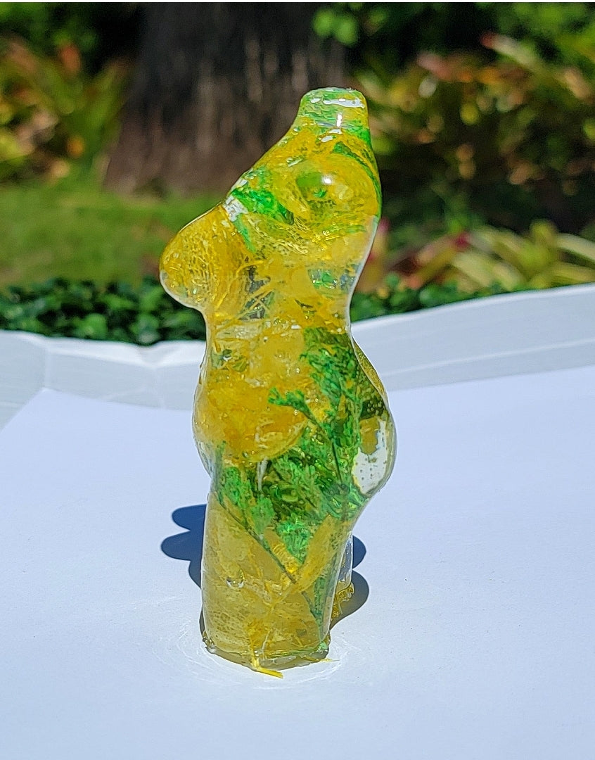 Curvy Statue 4 Inch - Momma Resin