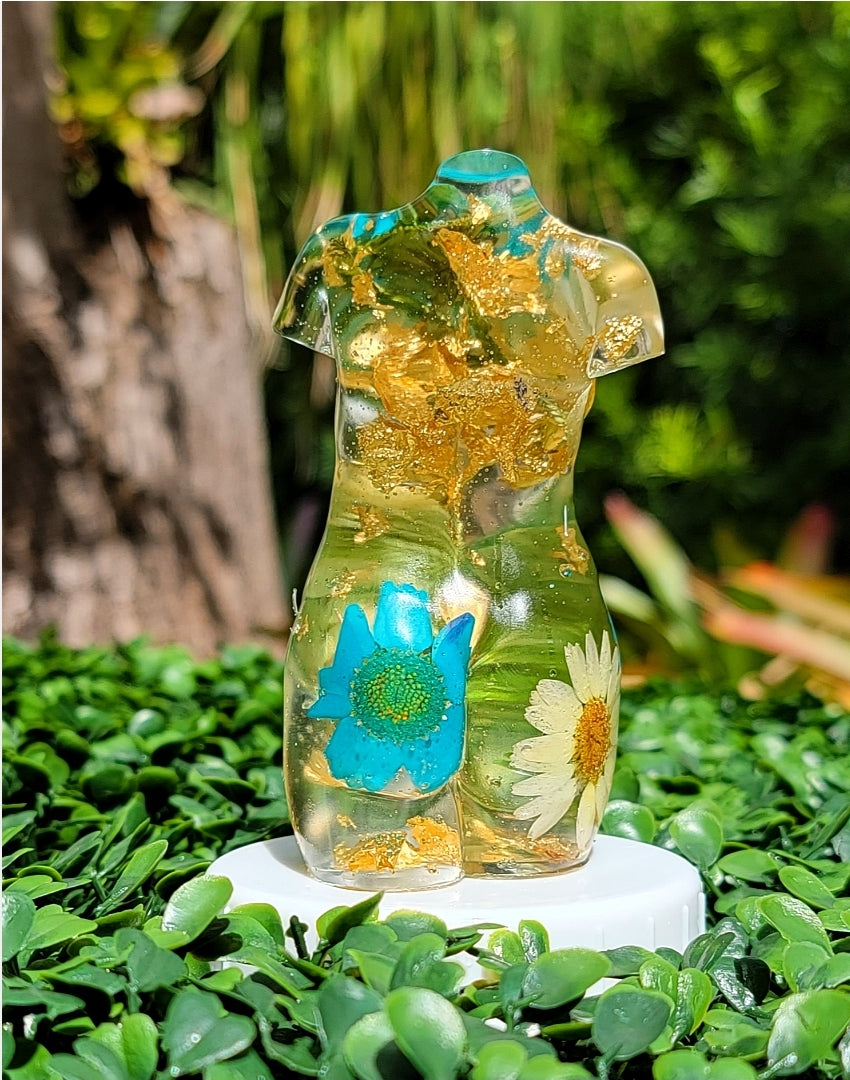 Curvy Statue -Small 3 in. Spring Garden - Momma Resin