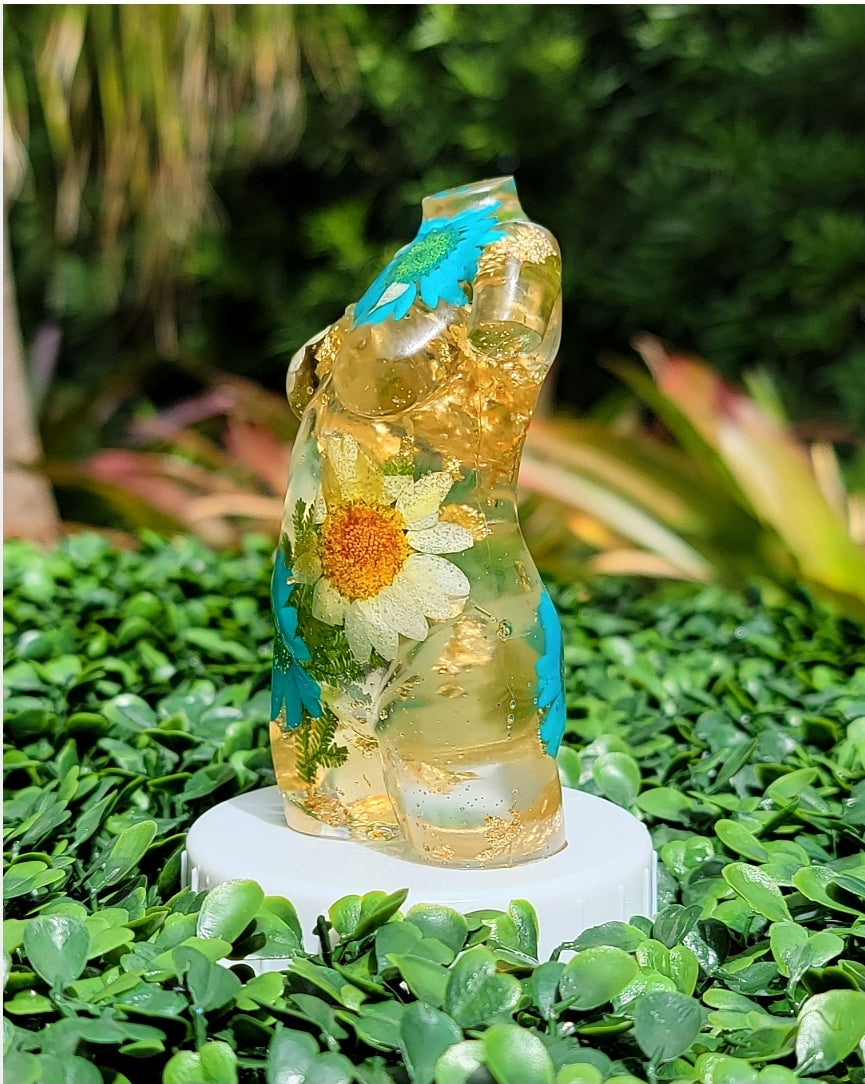 Curvy Statue -Small 3 in. Spring Garden - Momma Resin