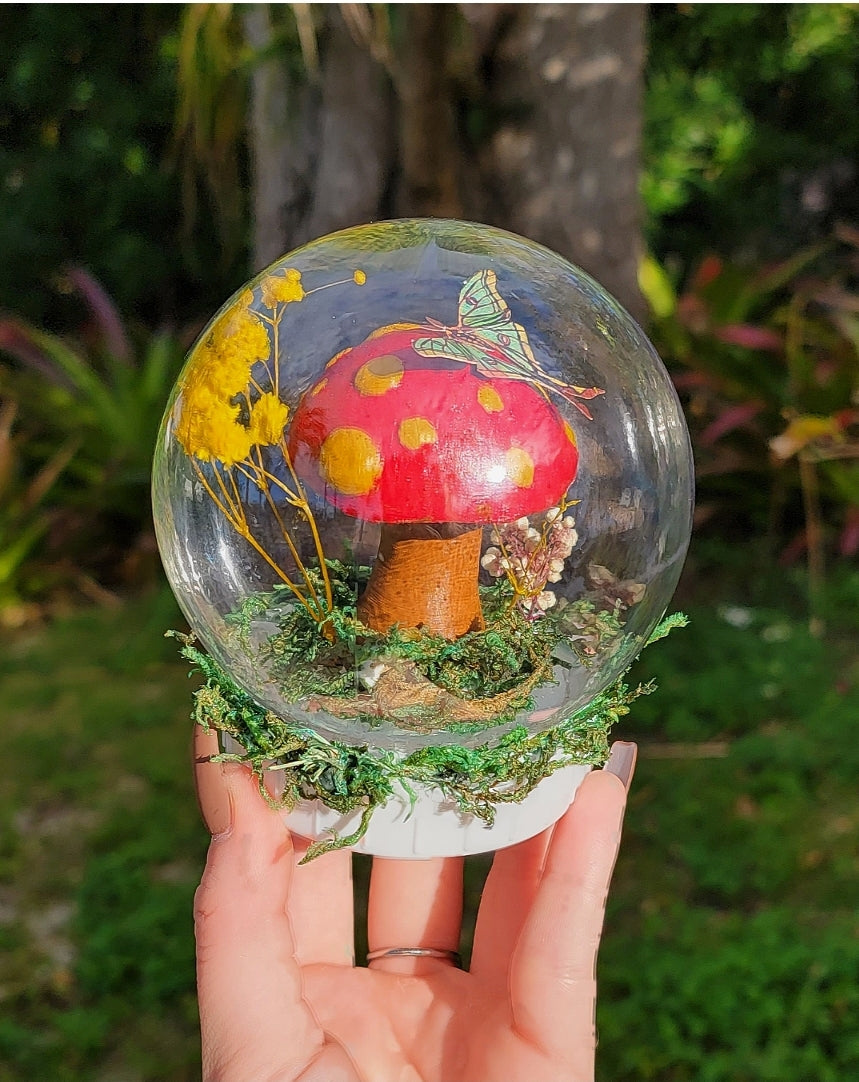 Mushroom Globe - Momma Resin